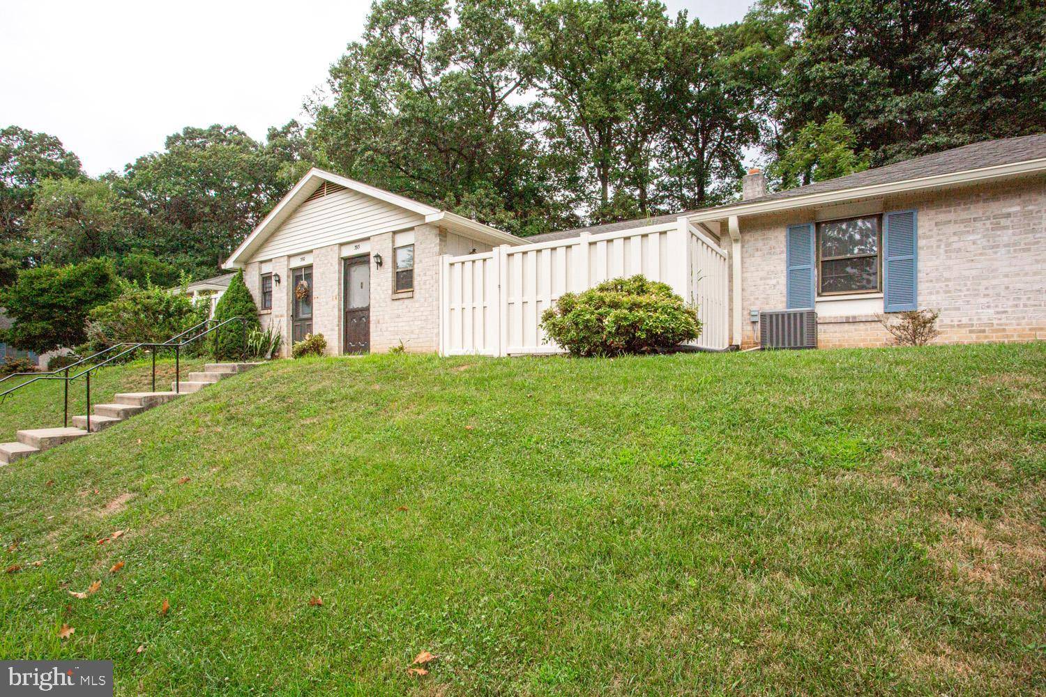 Lancaster, PA 17601,393 VALLEYBROOK DR