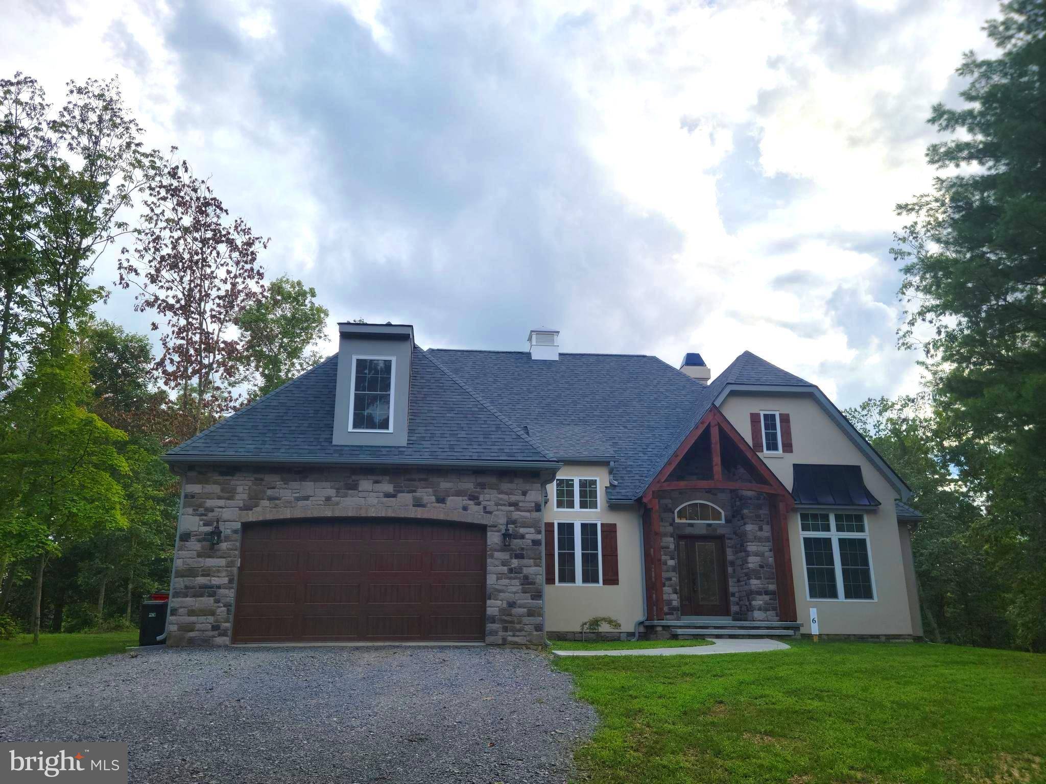 Hedgesville, WV 25427,6 POHICKORY LN