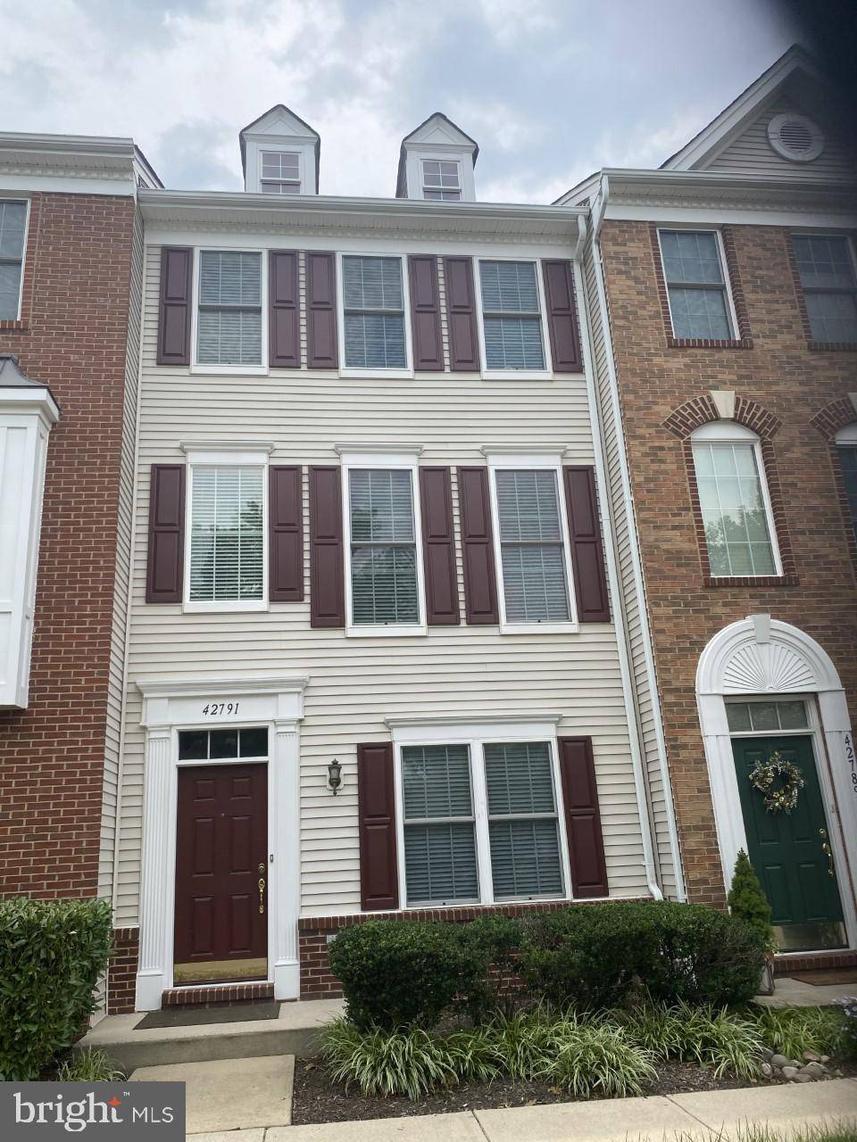 Chantilly, VA 20152,42791 SMALLWOOD TER