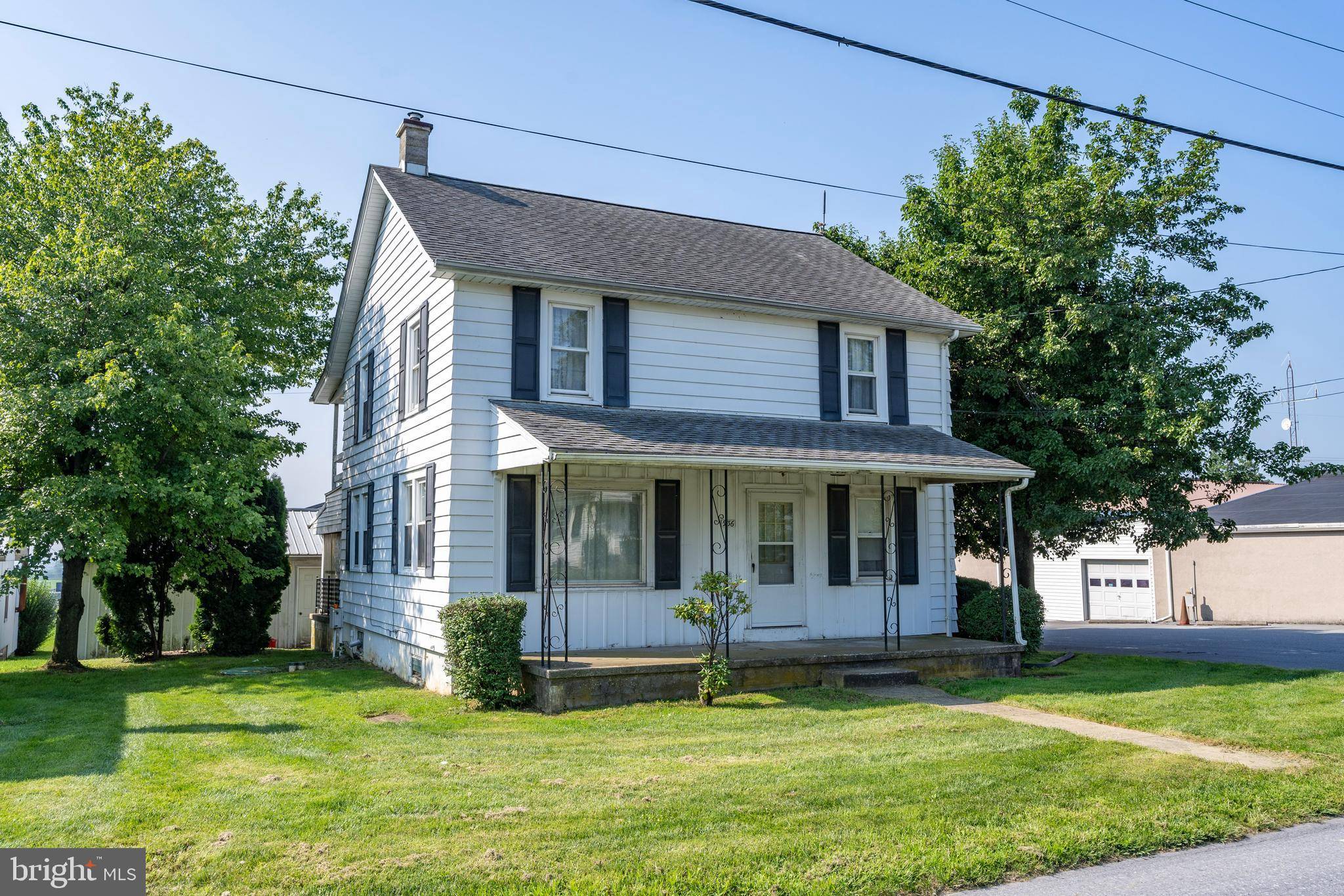 New Holland, PA 17557,936 W MAIN ST