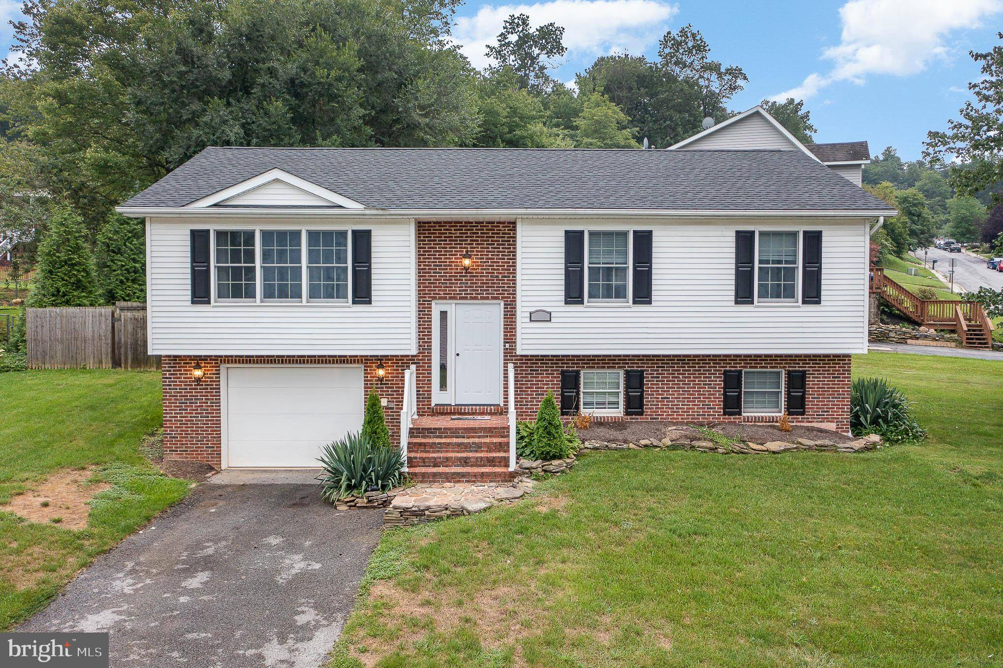 Mount Holly Springs, PA 17065,2 YANKEE DR