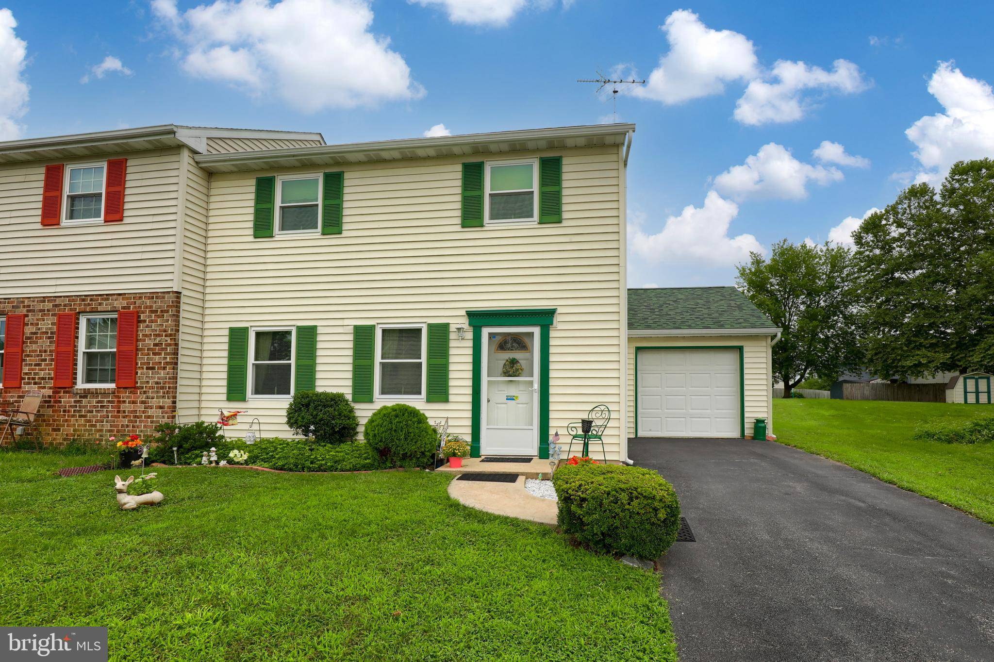 Lancaster, PA 17602,413 LARKSPUR LOOP