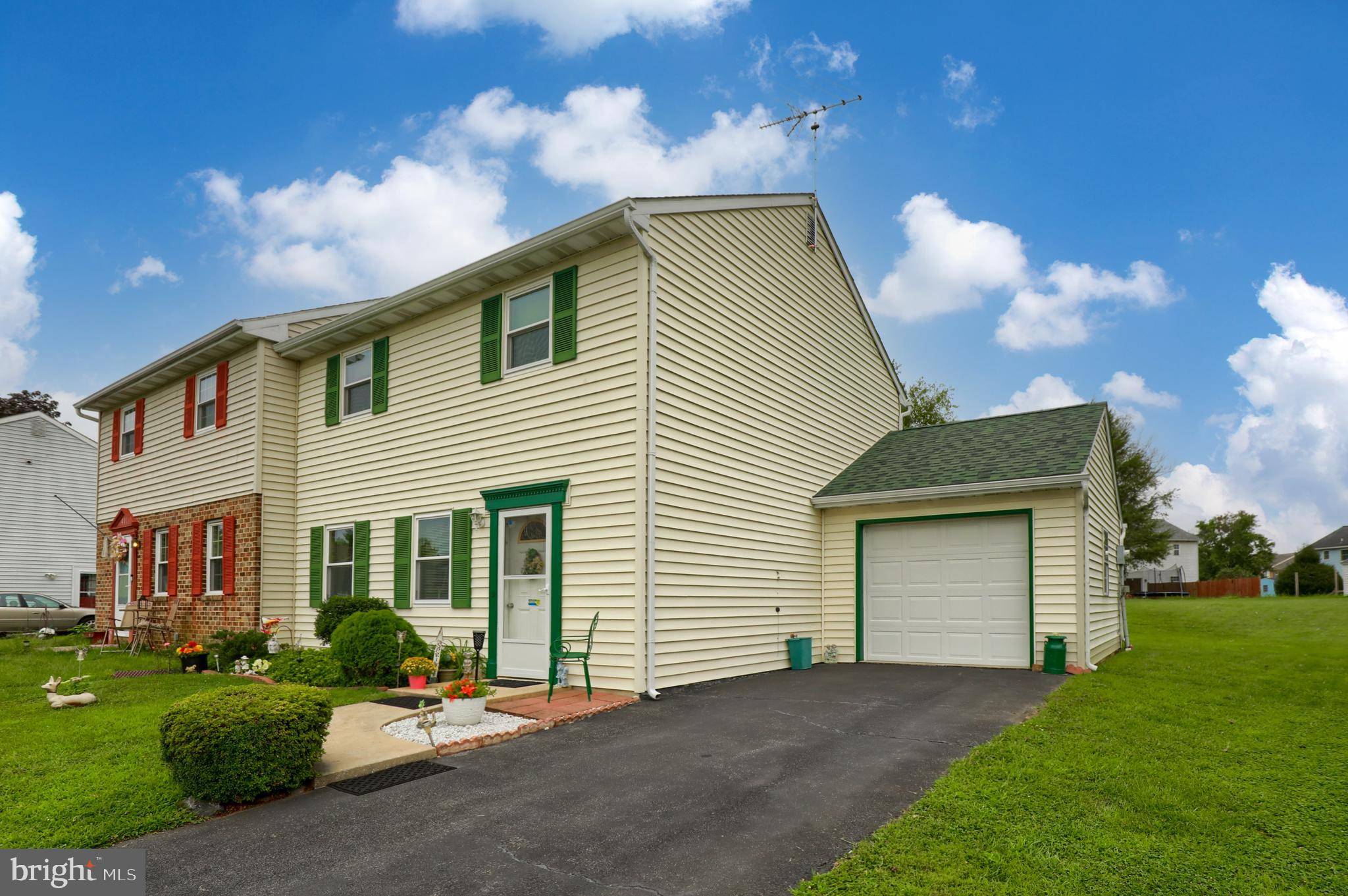 Lancaster, PA 17602,413 LARKSPUR LOOP