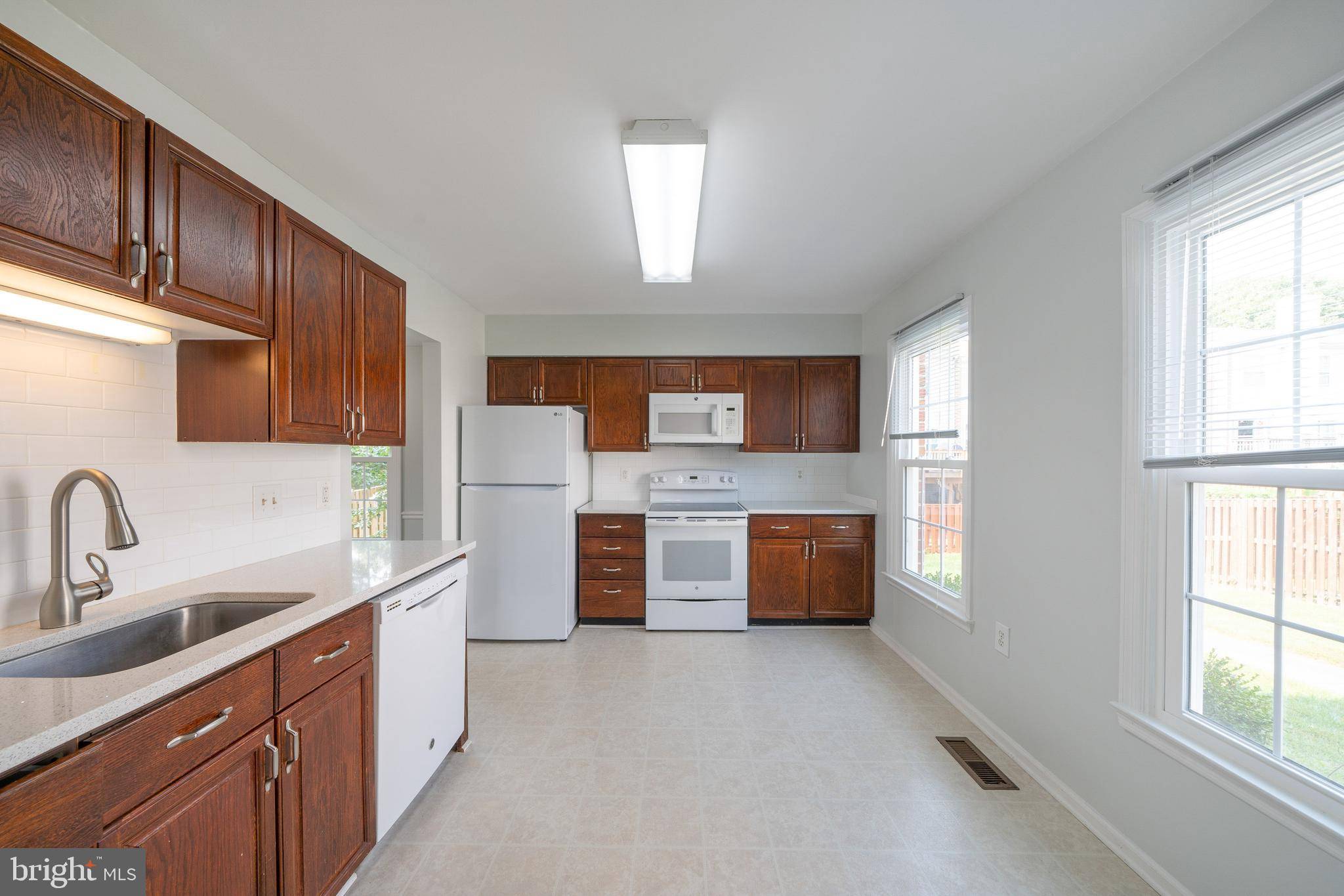 Alexandria, VA 22312,6523 KEMPER LAKES CT