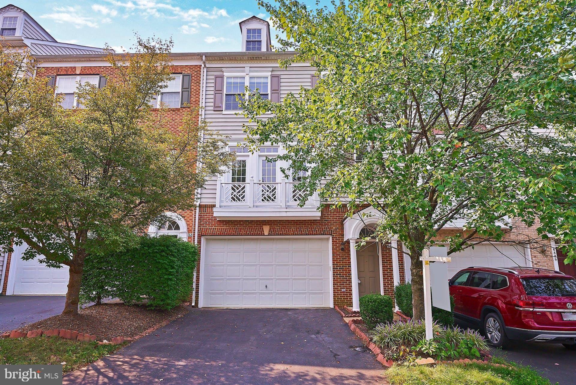 Alexandria, VA 22315,6887 ROLLING CREEK WAY