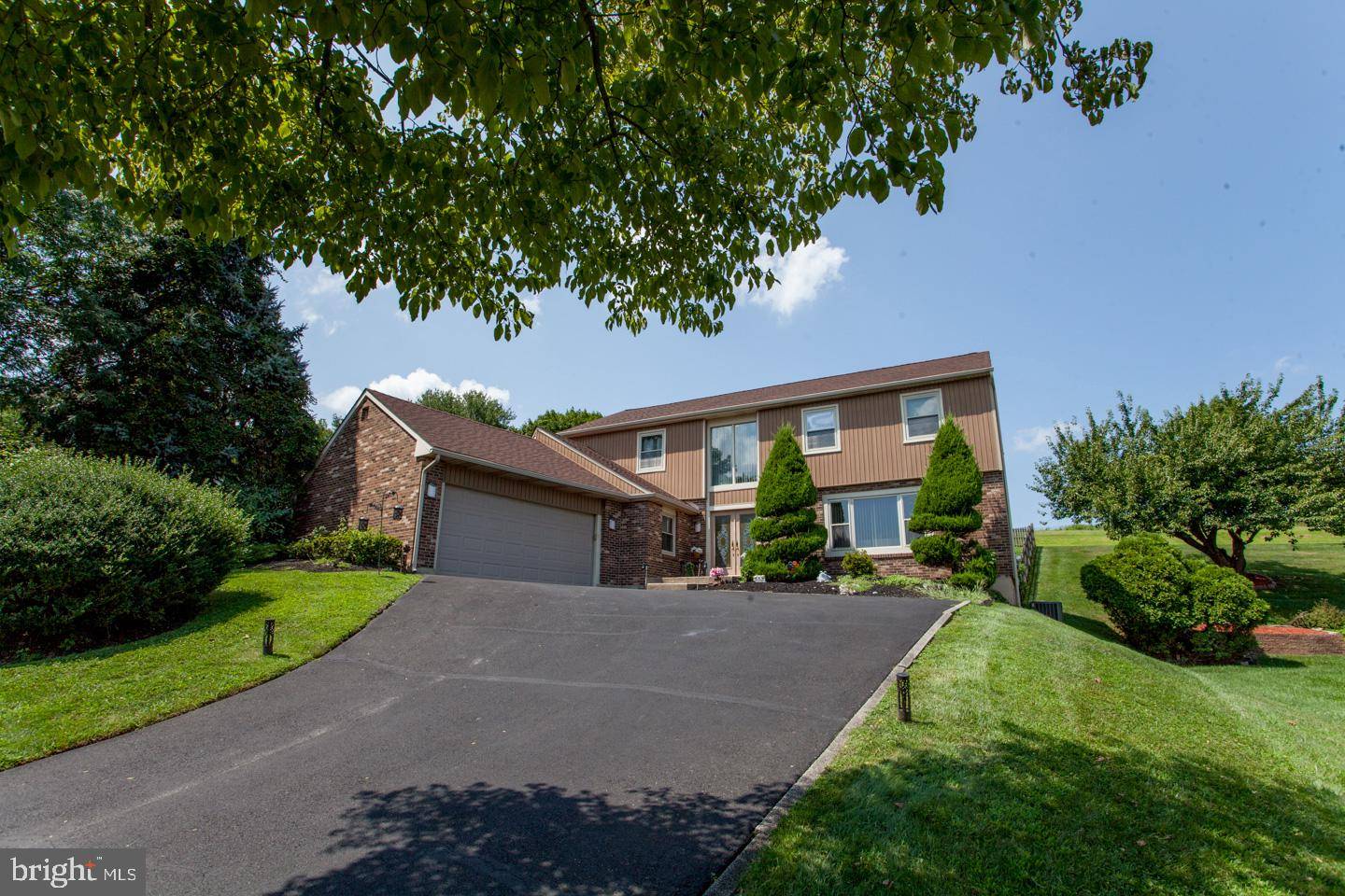 Feasterville Trevose, PA 19053,423 FOX HOLLOW DR