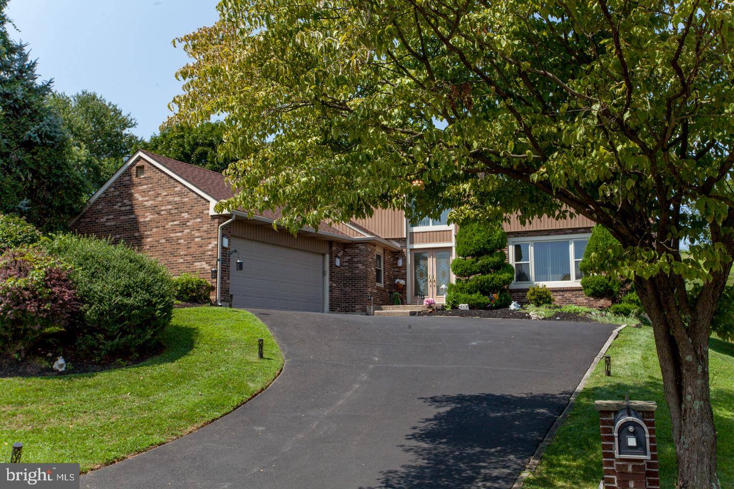 Feasterville Trevose, PA 19053,423 FOX HOLLOW DR