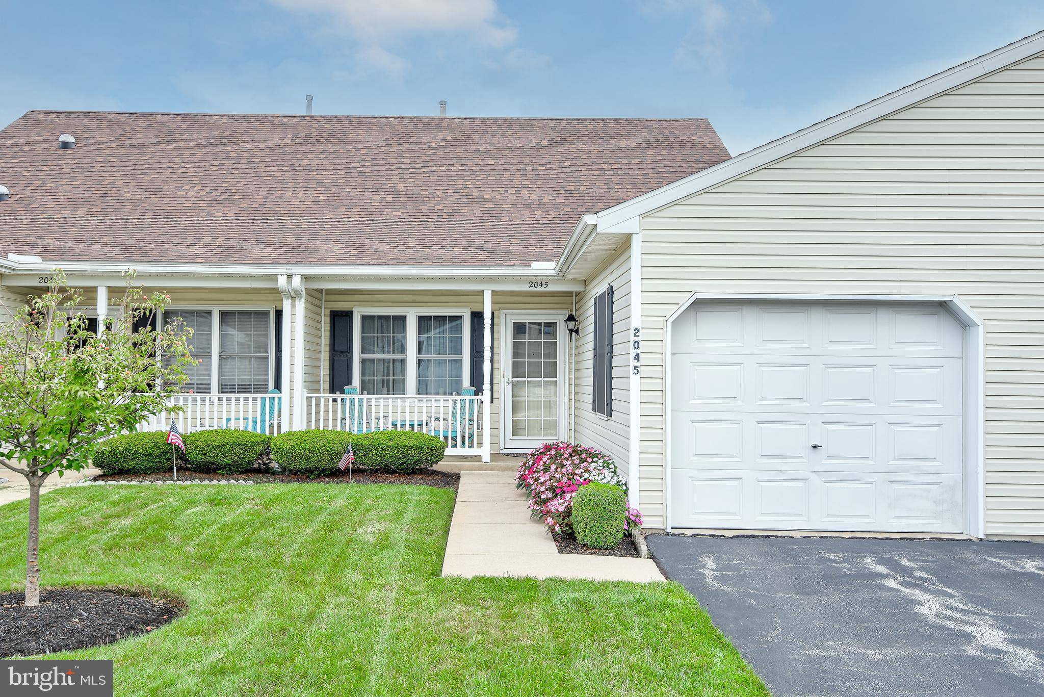 York, PA 17404,2045 VILLAGE CIR E