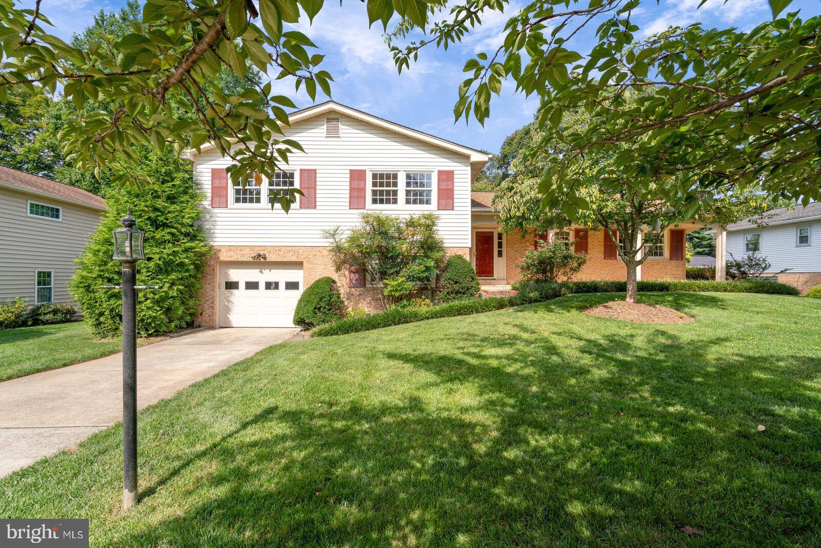 Vienna, VA 22182,1402 BARITONE CT