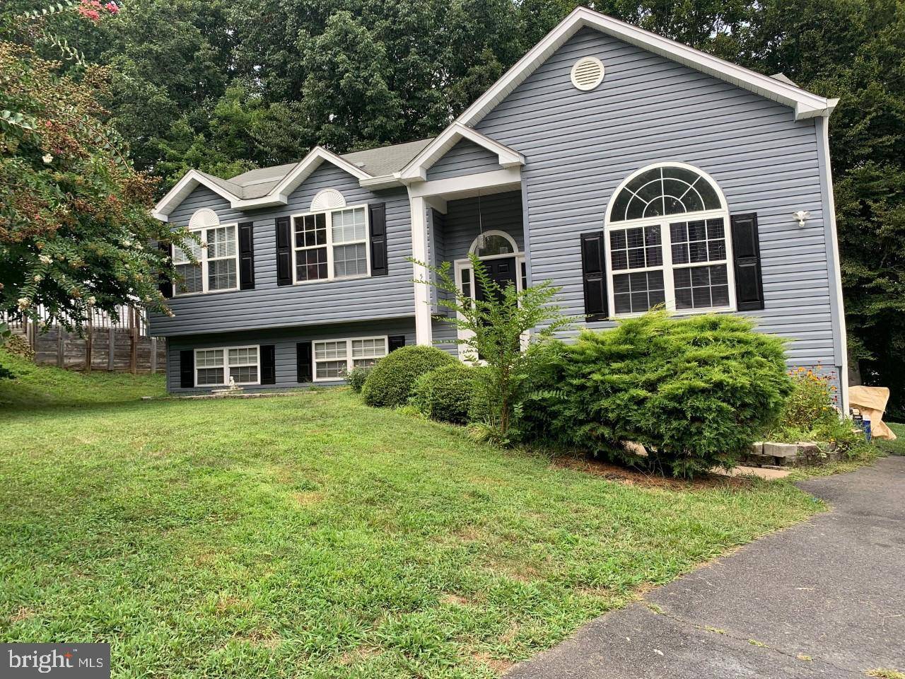 Fredericksburg, VA 22405,5 EBONY CT