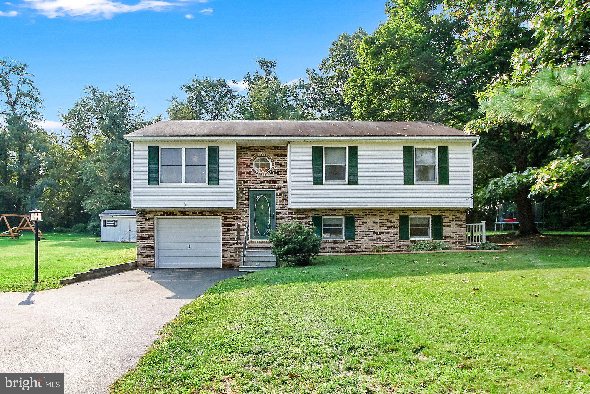 Stewartstown, PA 17363,6 TROUT LN