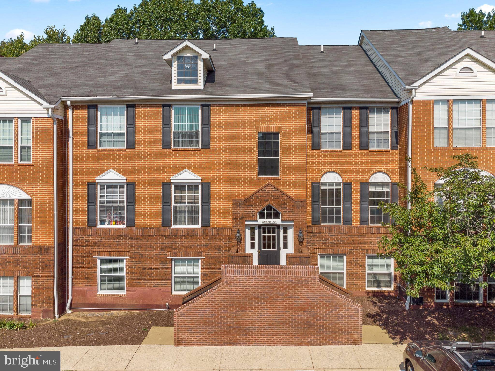 Leesburg, VA 20175,662 GATEWAY DR SE #211