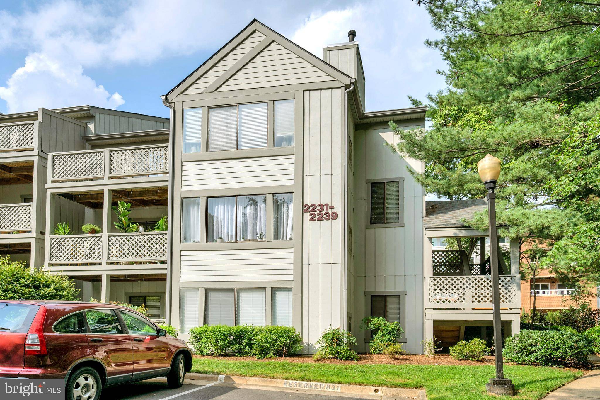 Reston, VA 20191,2239 HUNTERS RUN DR #2239