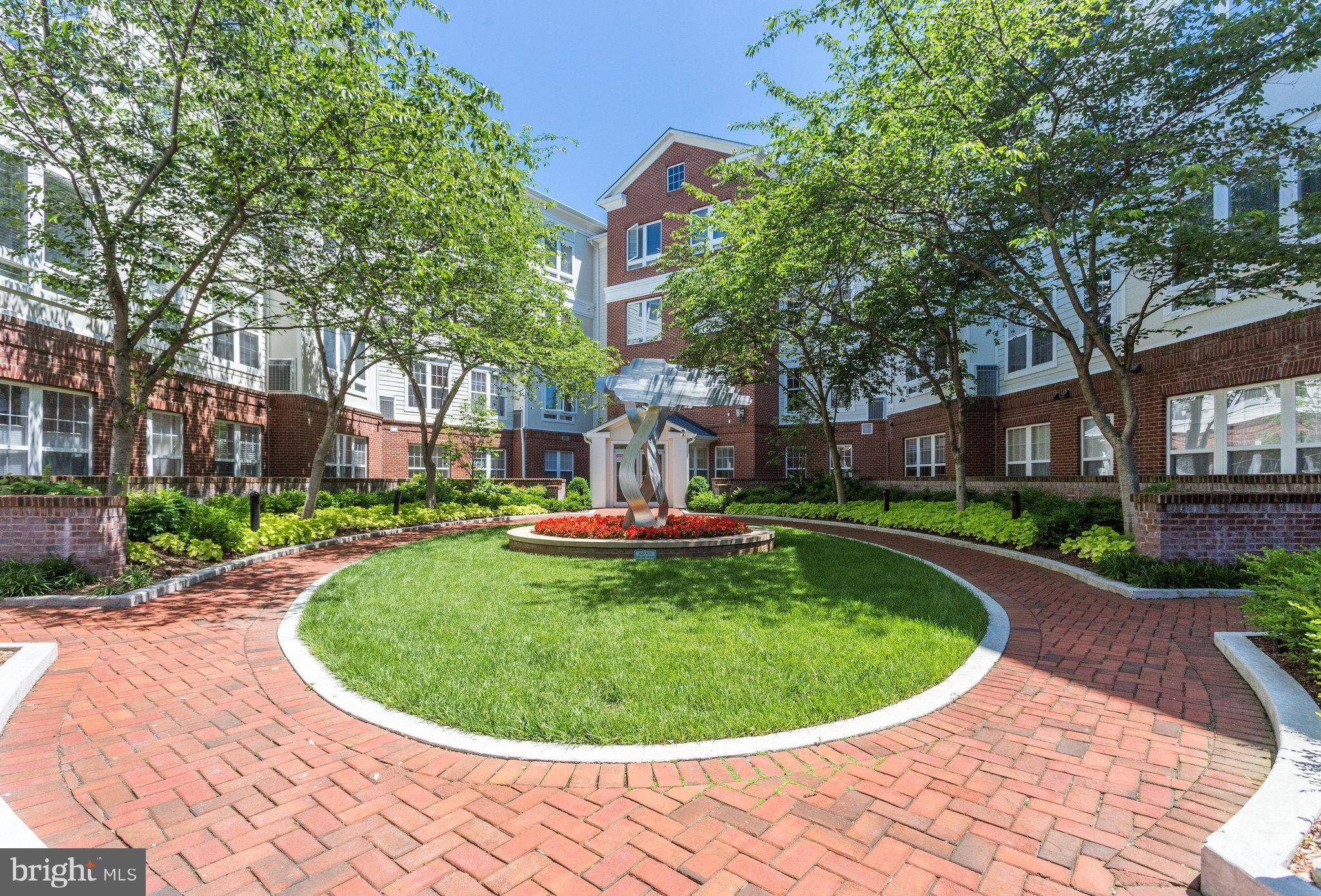 Arlington, VA 22204,801 S GREENBRIER ST #220