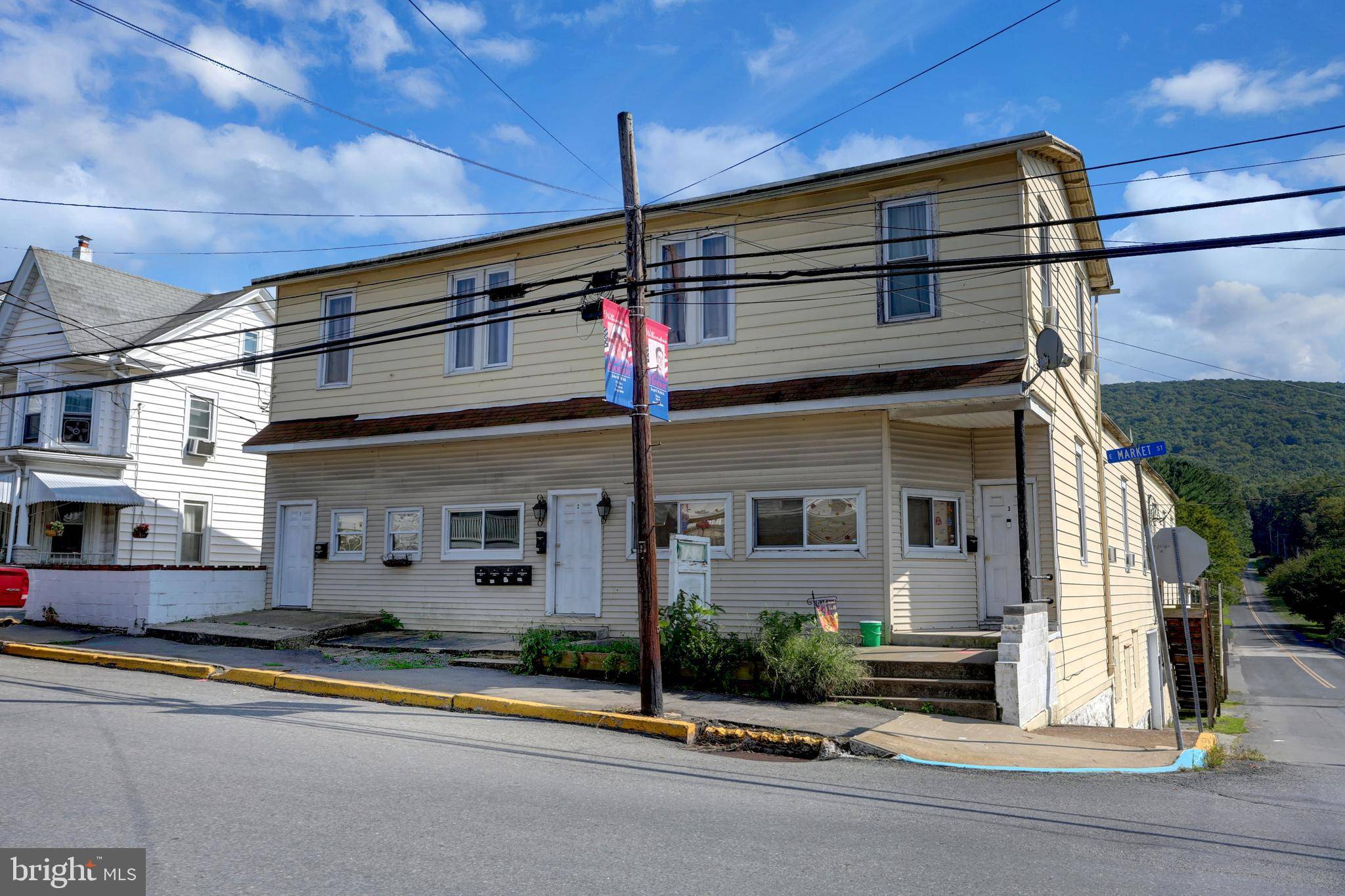 Williamstown, PA 17098,242 E MARKET ST