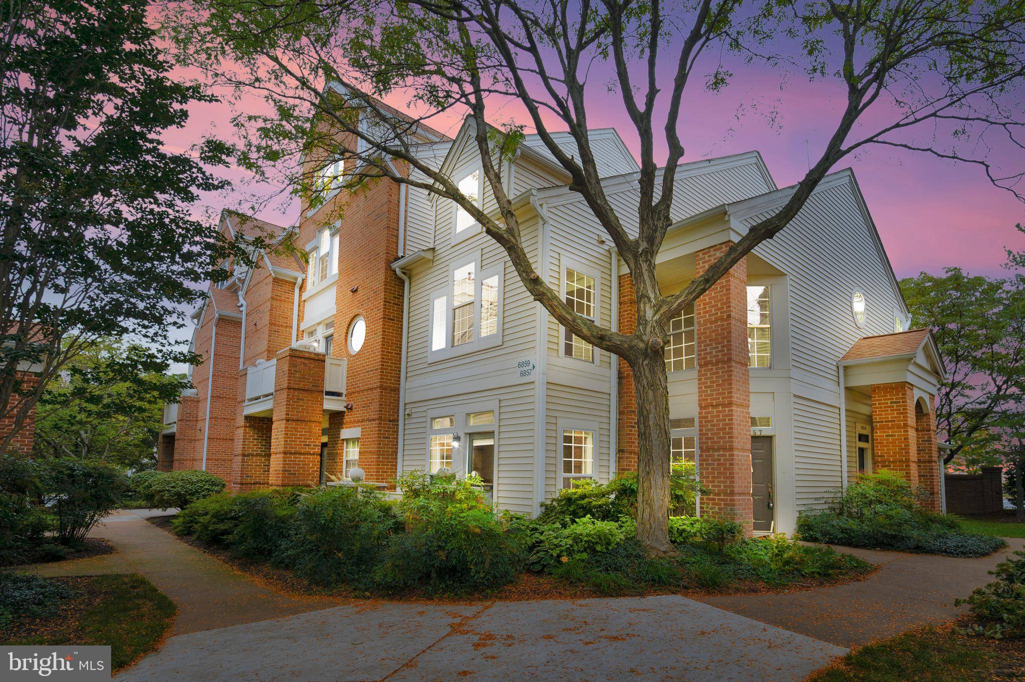 Alexandria, VA 22315,6855 BRINDLE HEATH WAY #B