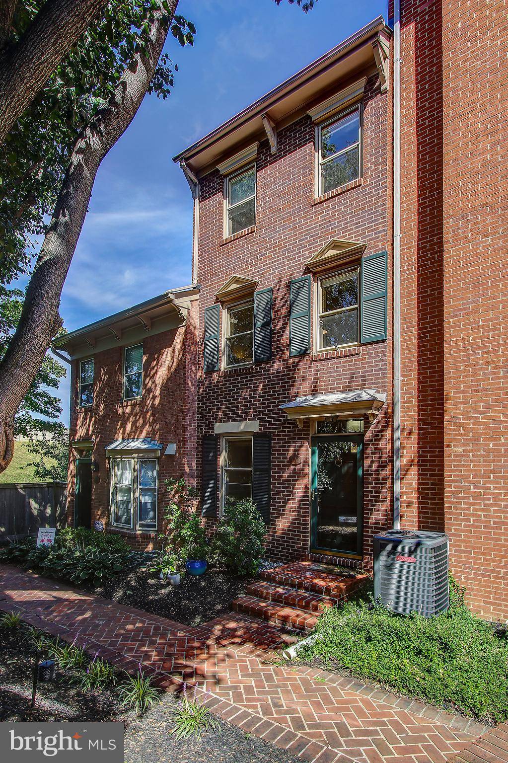 Alexandria, VA 22314,538 COLECROFT CT