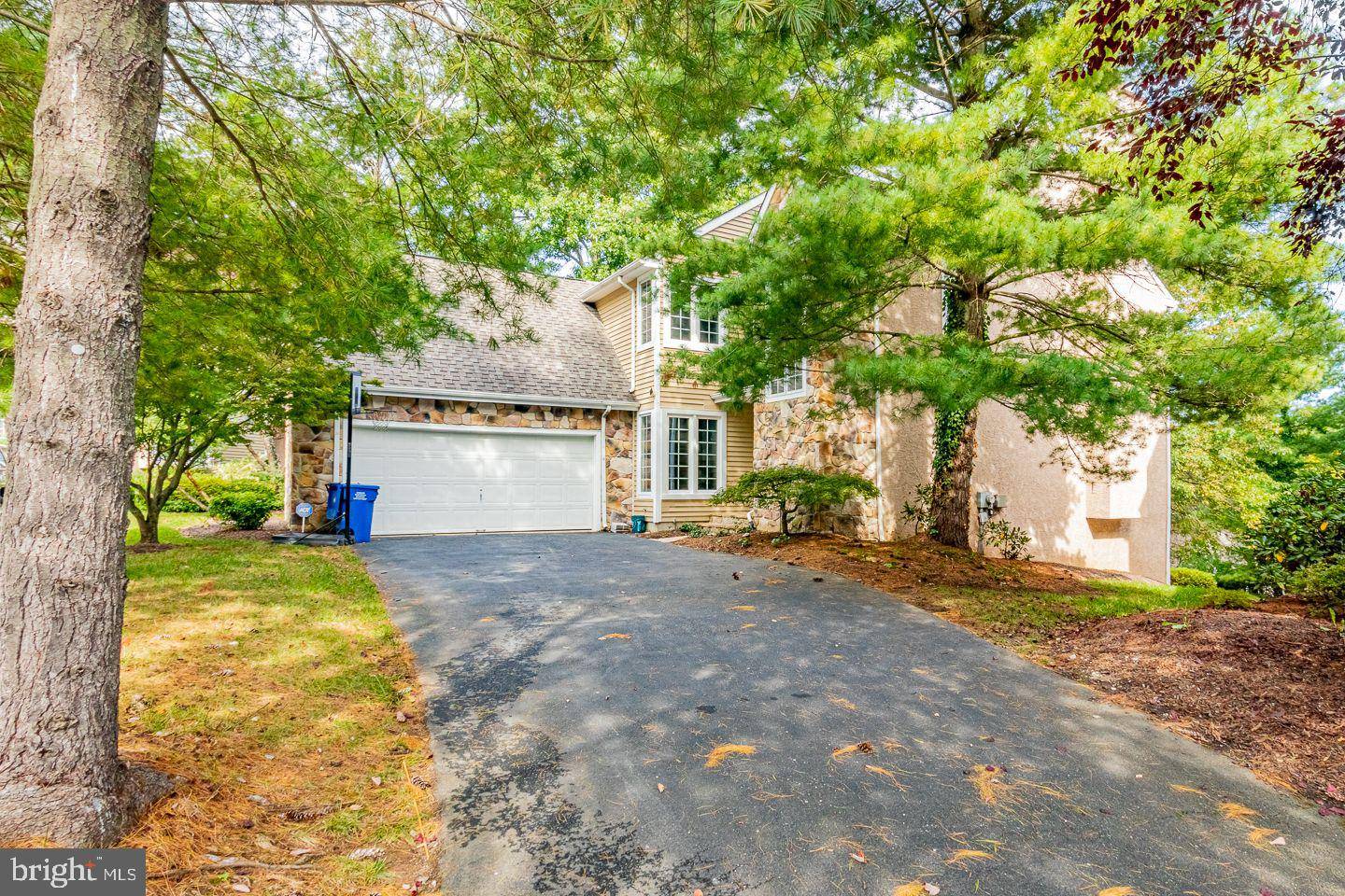 Newtown Square, PA 19073,8 VILLAGE CIR