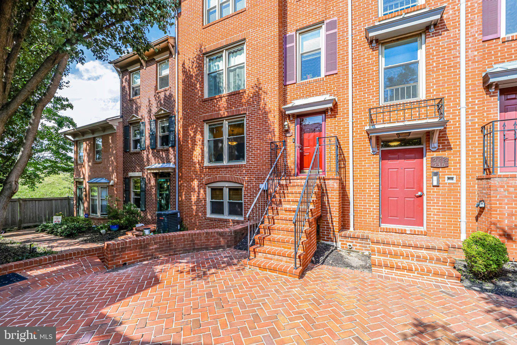 Alexandria, VA 22314,532 COLECROFT CT #4-3