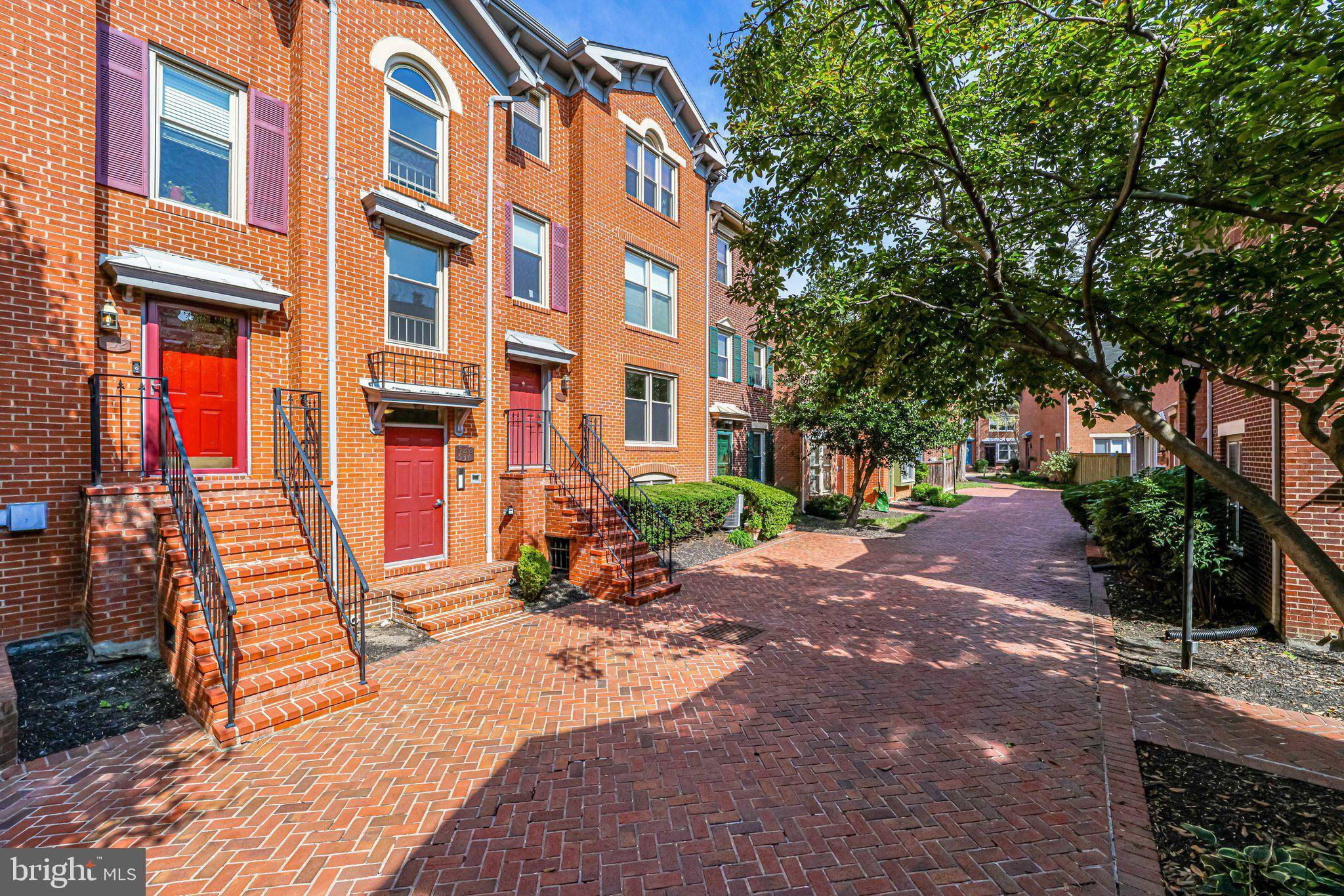 Alexandria, VA 22314,532 COLECROFT CT #4-3