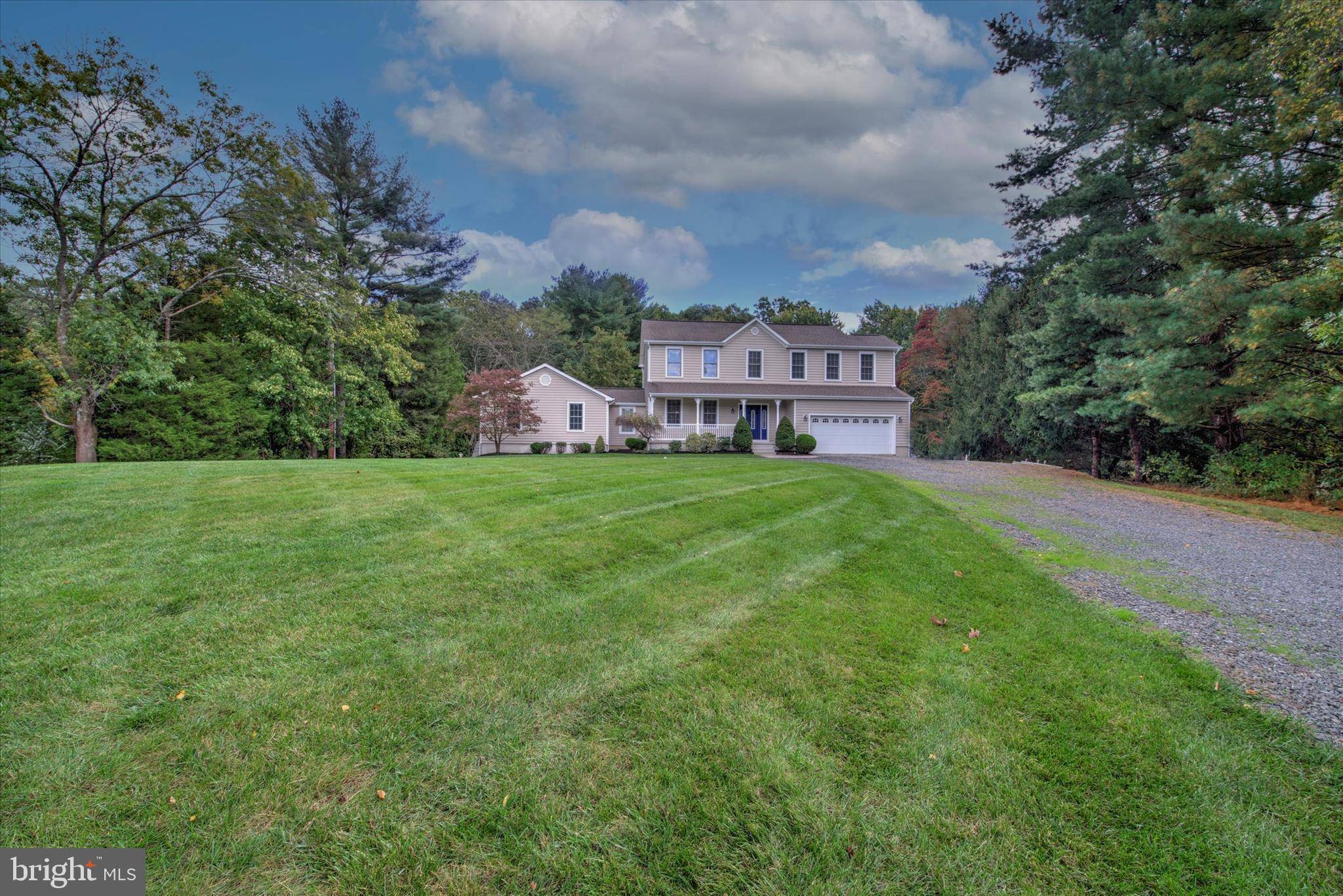 Cream Ridge, NJ 08514,17 HILL LN