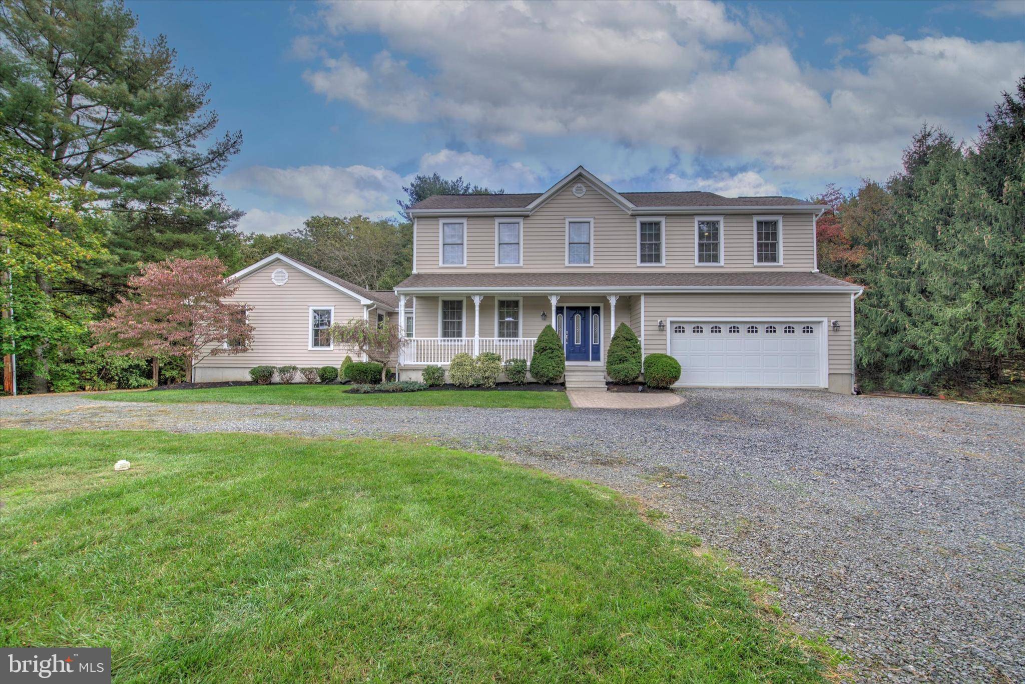 Cream Ridge, NJ 08514,17 HILL LN