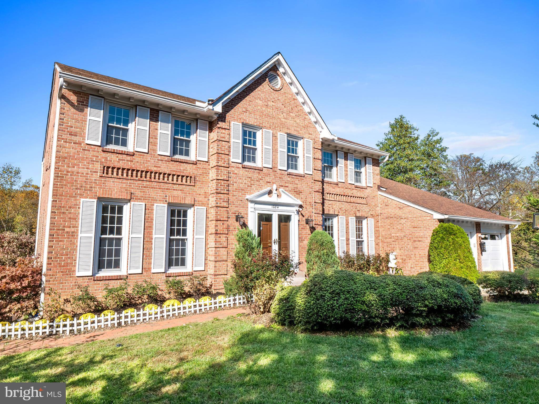 Mclean, VA 22102,1004 NORTHWOODS TRL