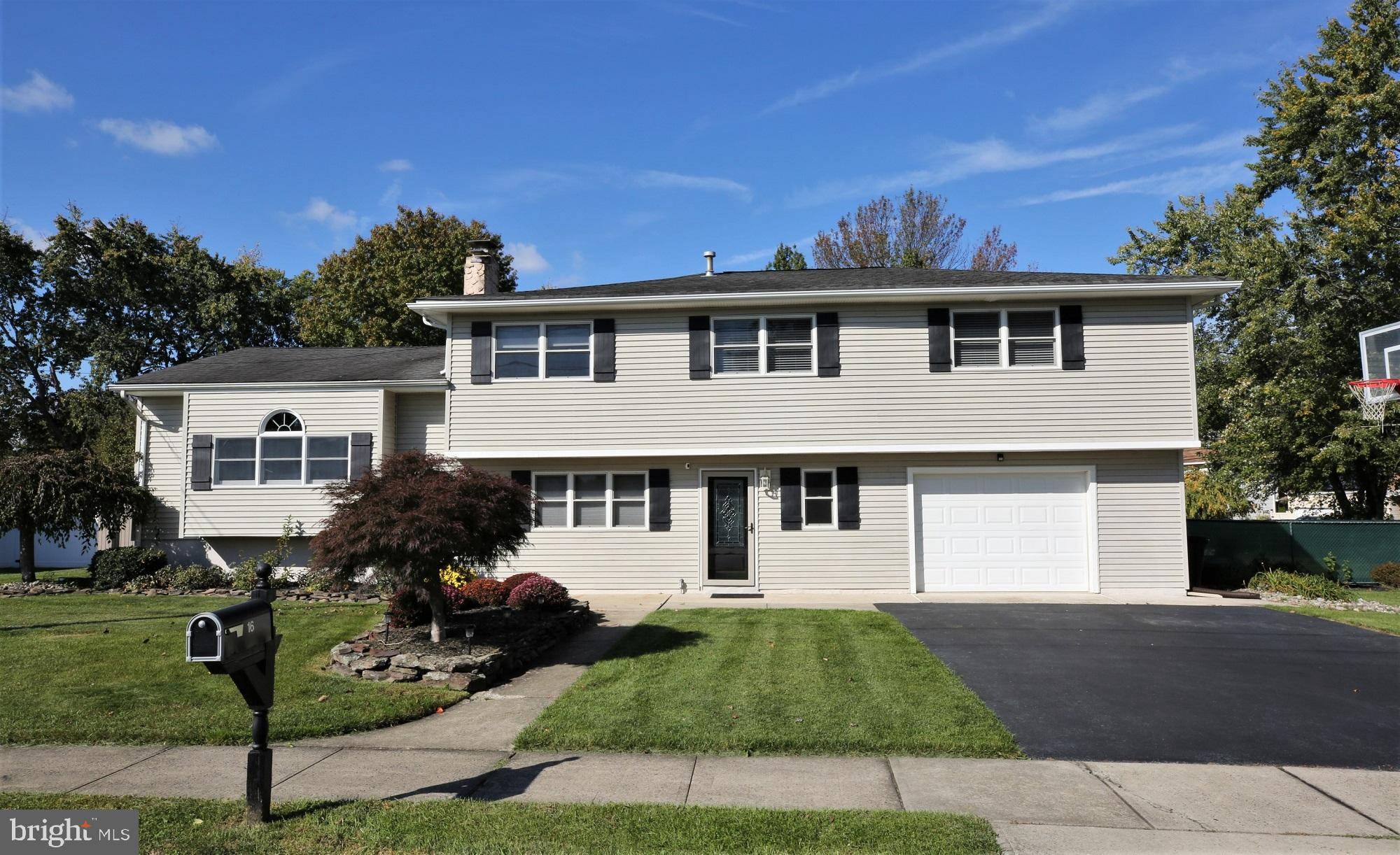 Hamilton, NJ 08619,16 OAKEN LN