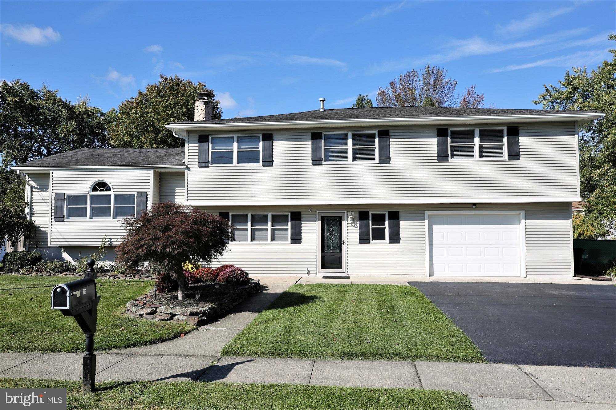 Hamilton, NJ 08619,16 OAKEN LN