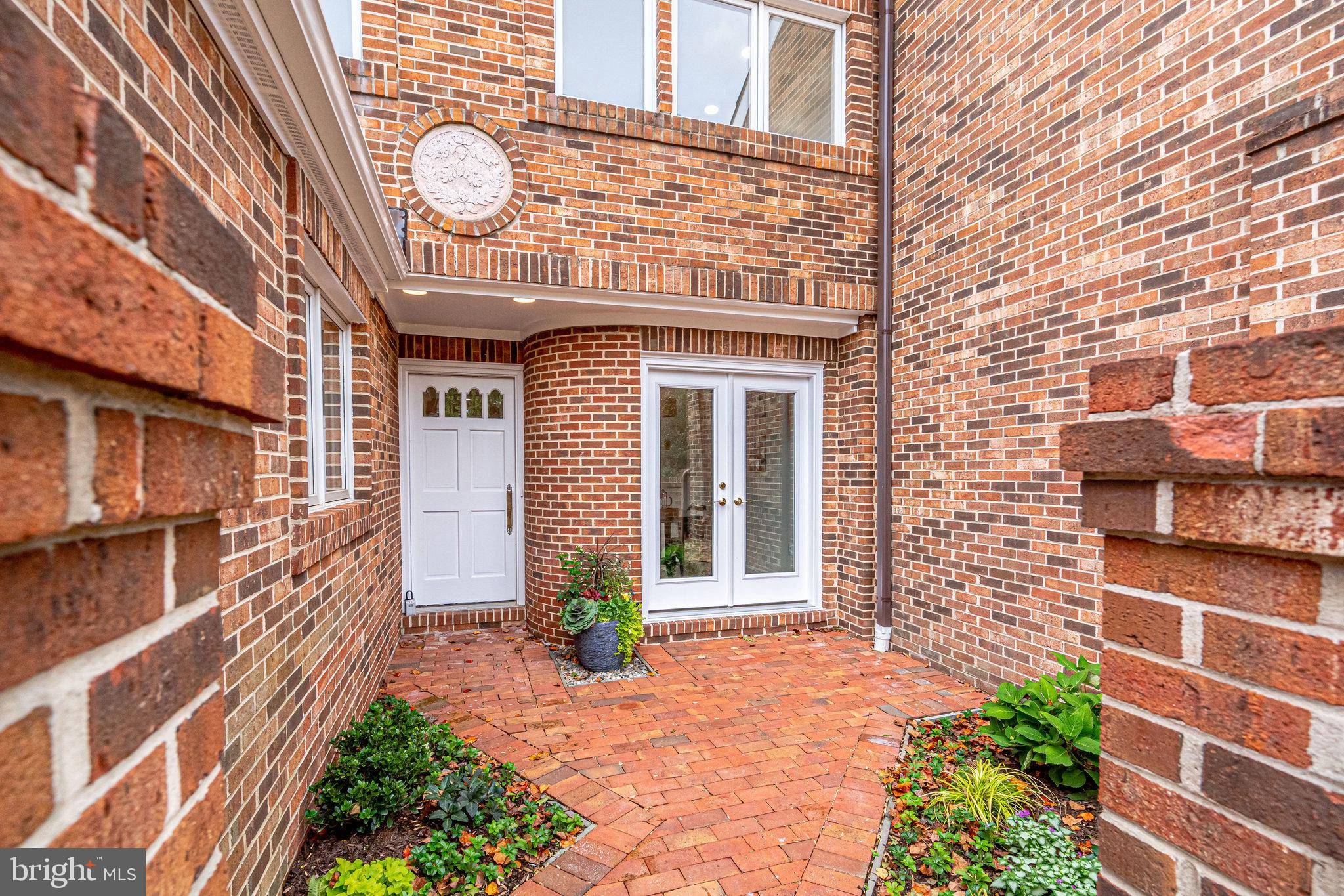 Arlington, VA 22207,2454 N WAKEFIELD CT