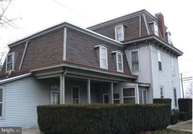 Leola, PA 17540,160-160A W MAIN ST