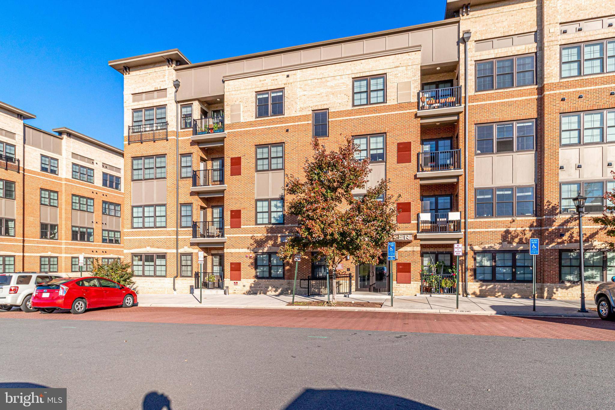 Fairfax, VA 22031,2905 BLEEKER ST #4-207