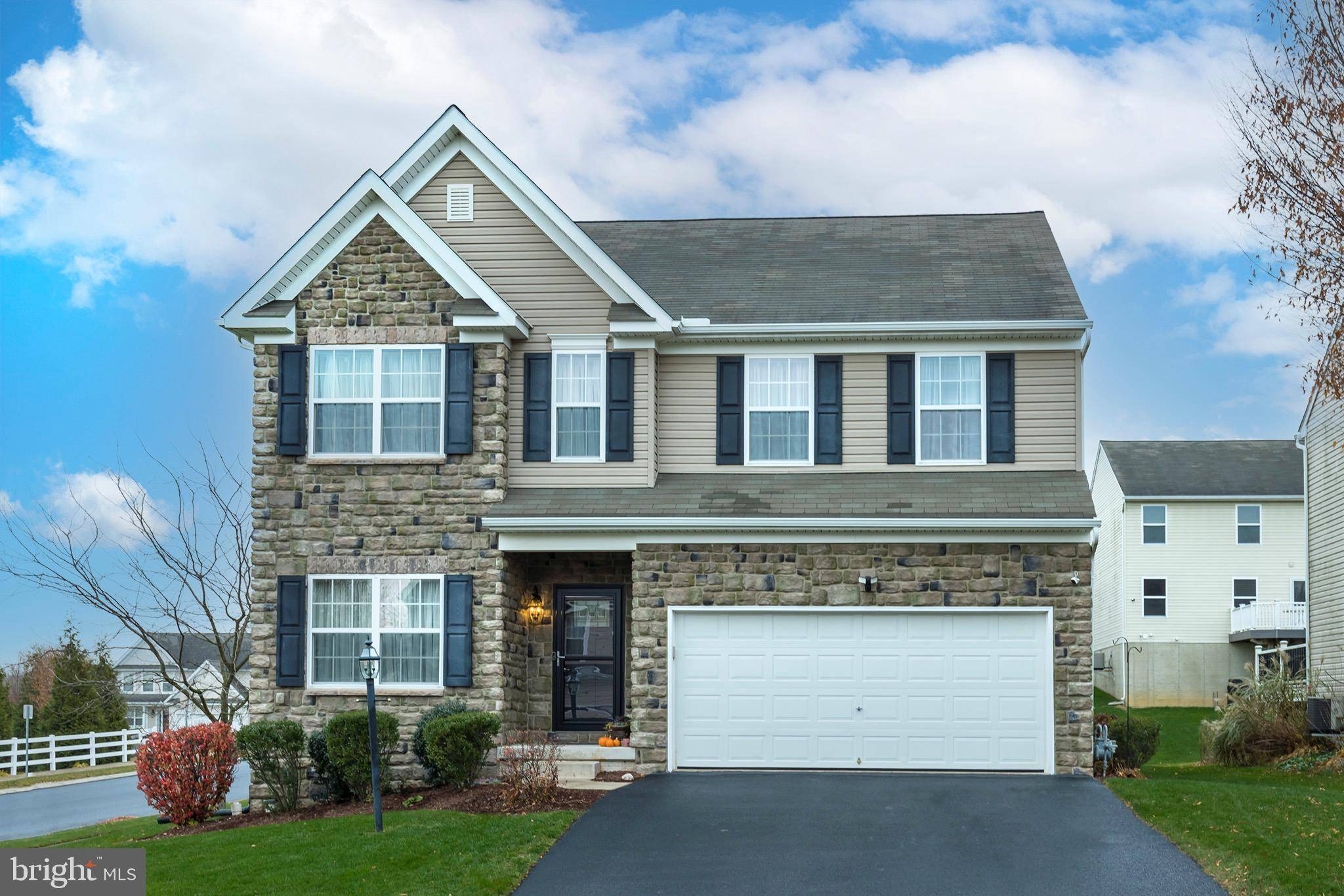 Lancaster, PA 17601,734 BRIDLE WREATH LN