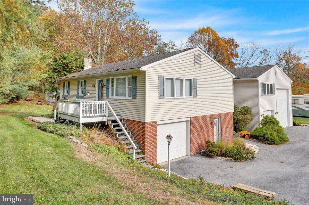 Mohnton, PA 19540,7 TEASEL LN