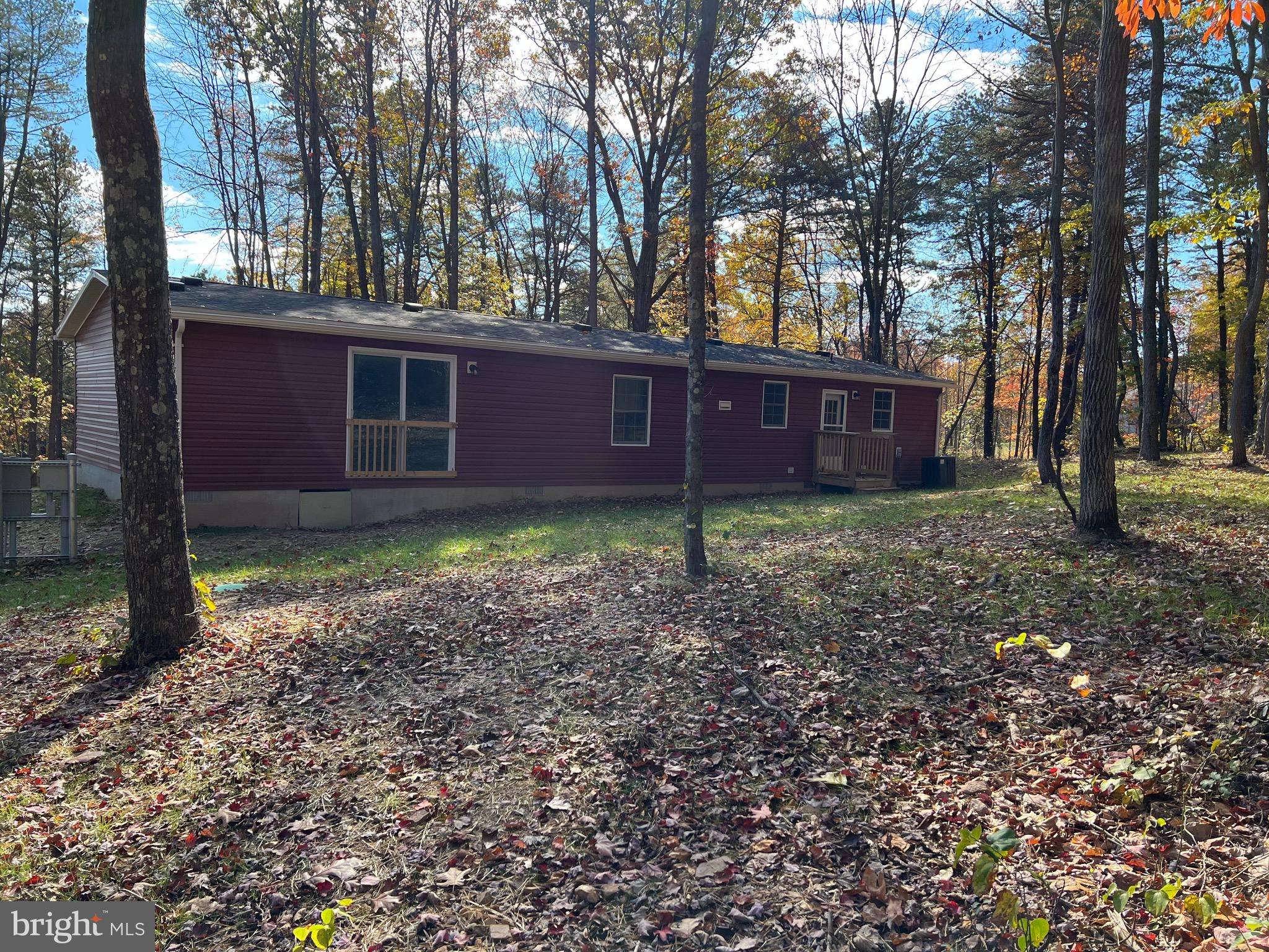 Hedgesville, WV 25427,284 HOOT LN