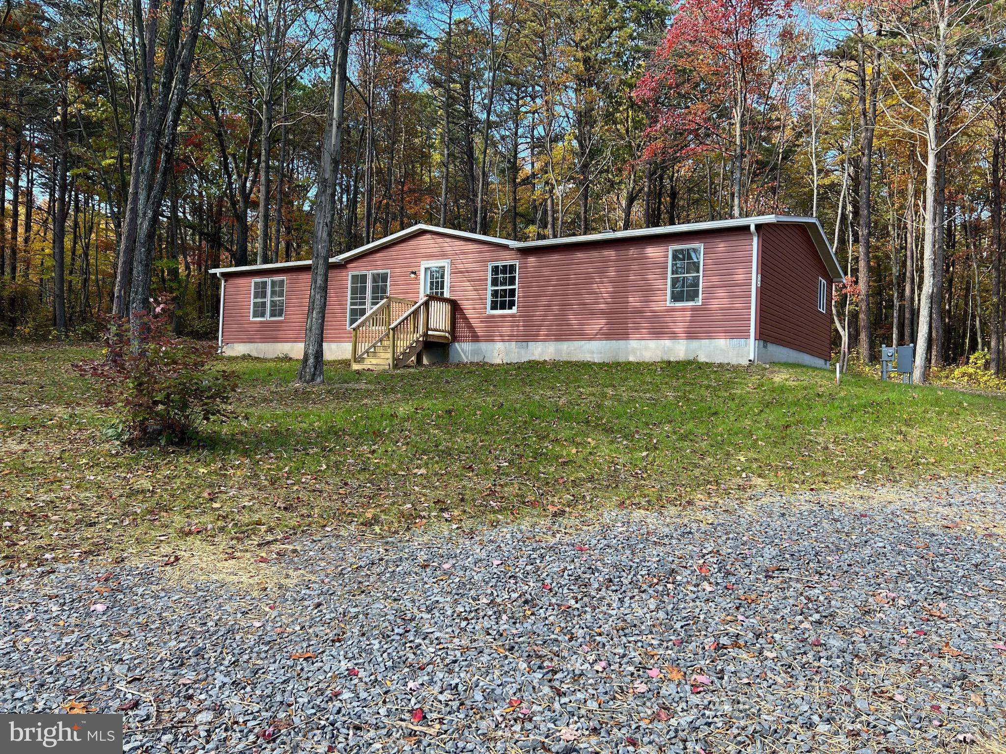 Hedgesville, WV 25427,284 HOOT LN