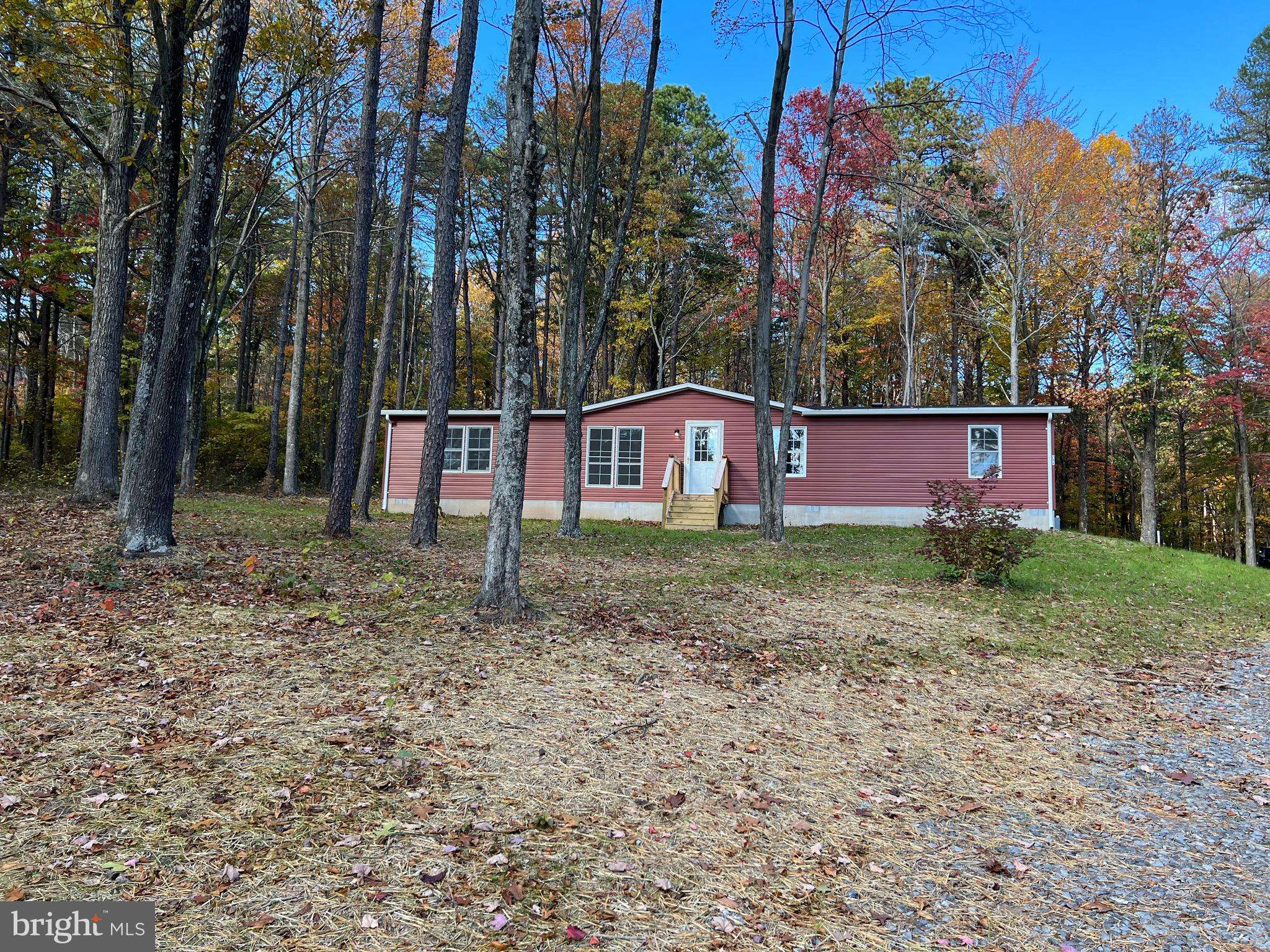 Hedgesville, WV 25427,284 HOOT LN