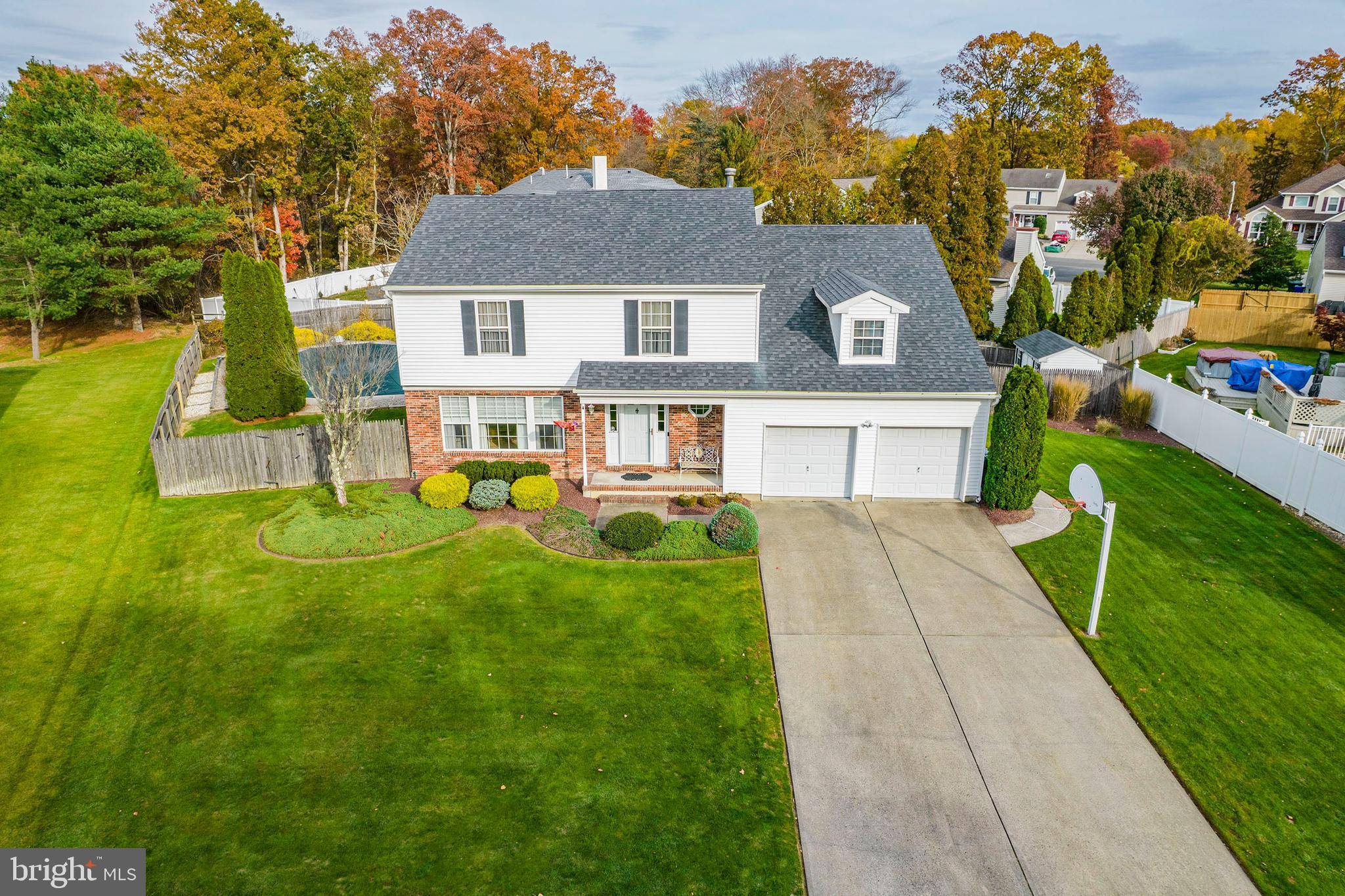 Howell, NJ 07731,4 HIDDEN VALLEY CT