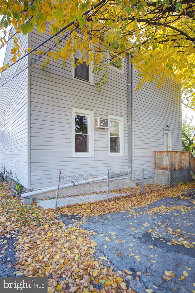 Crum Lynne, PA 19022,344 DOLANS ALY