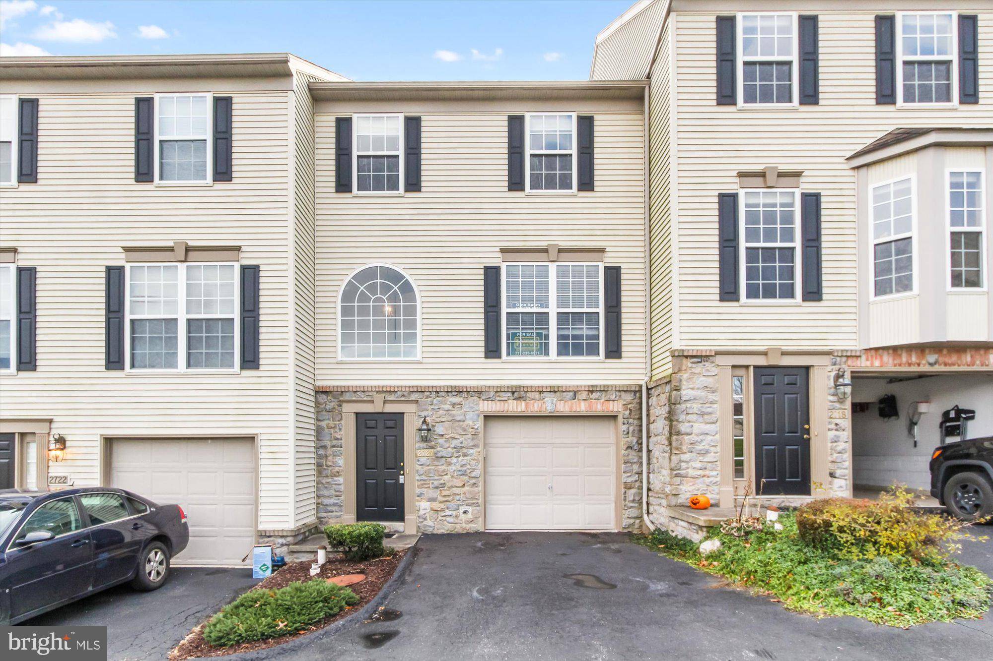 York, PA 17402,2720 EQUESTRIAN #136