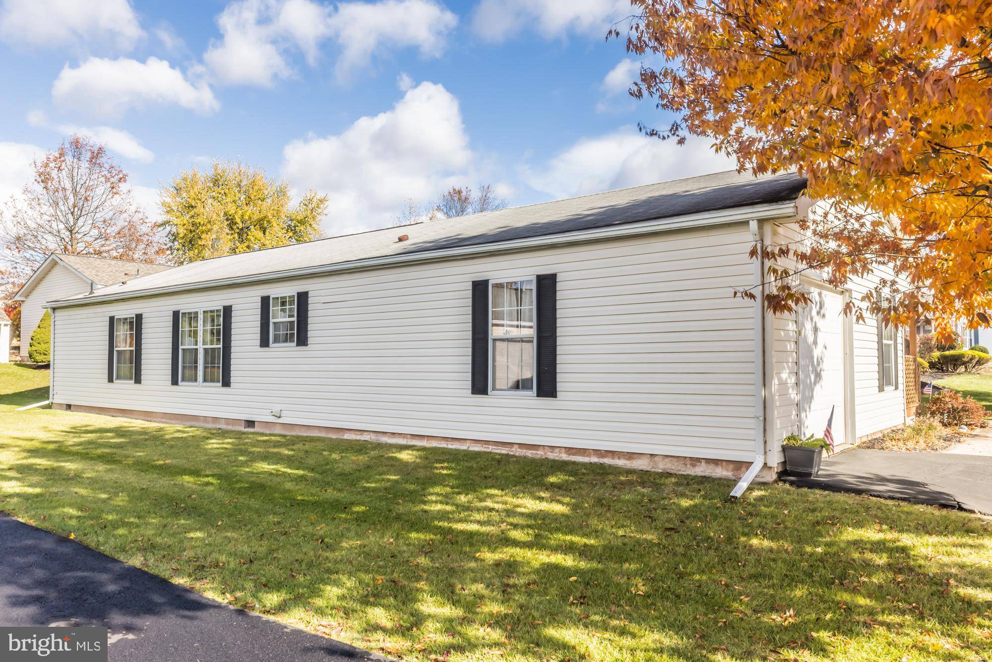 Royersford, PA 19468,609 VILLAGE WAY