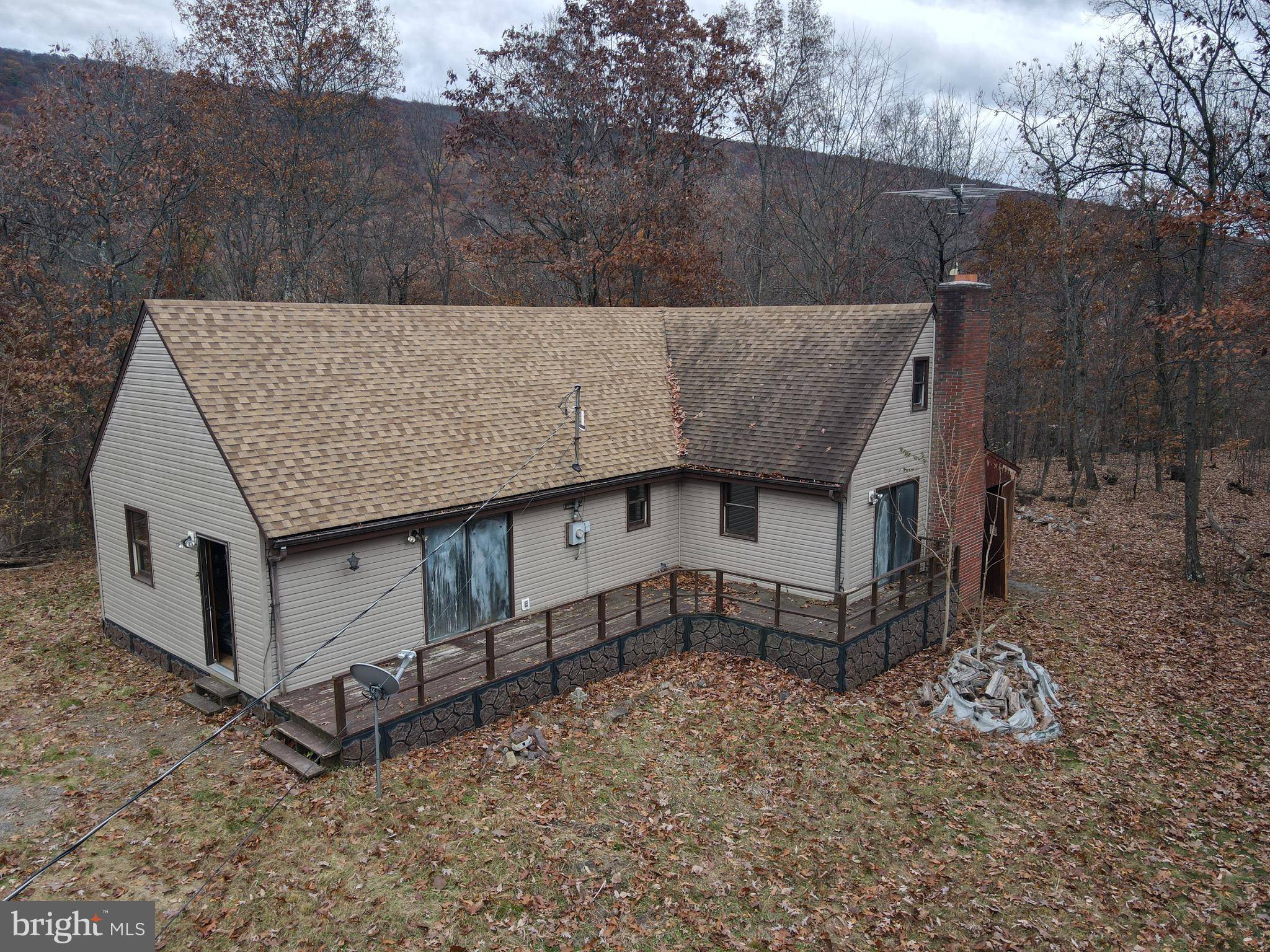 Berkeley Springs, WV 25411,827 CHERRY LANE