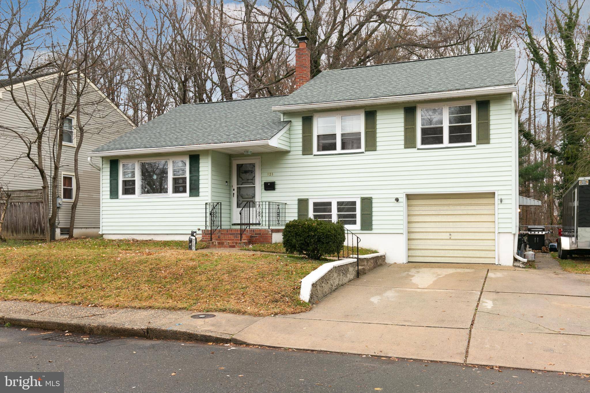 Mount Holly, NJ 08060,121 CLOVER ST