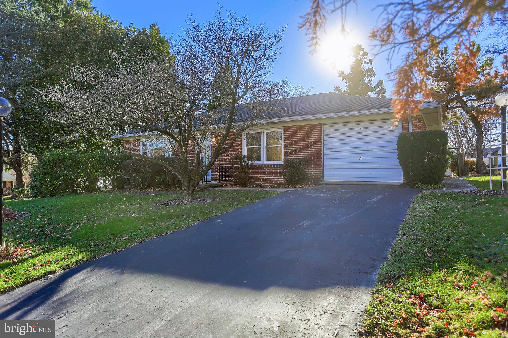 York, PA 17406,1204 HILLSIDE CT