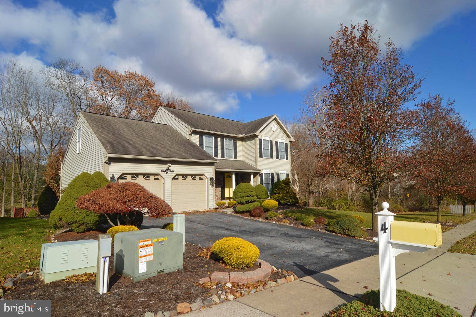 Reading, PA 19606,4 BOWES LN