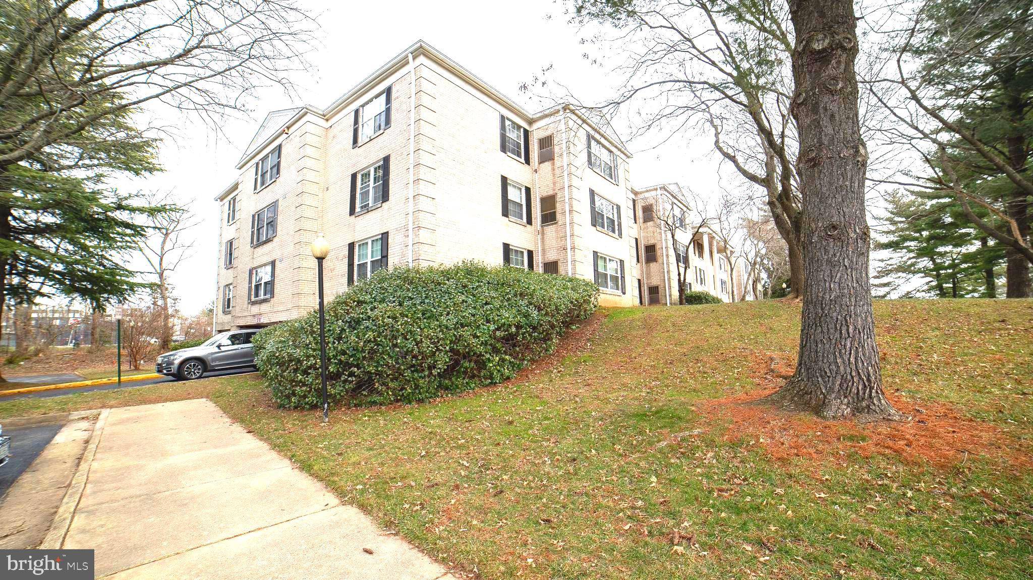 Mclean, VA 22102,7600 TREMAYNE PL #202