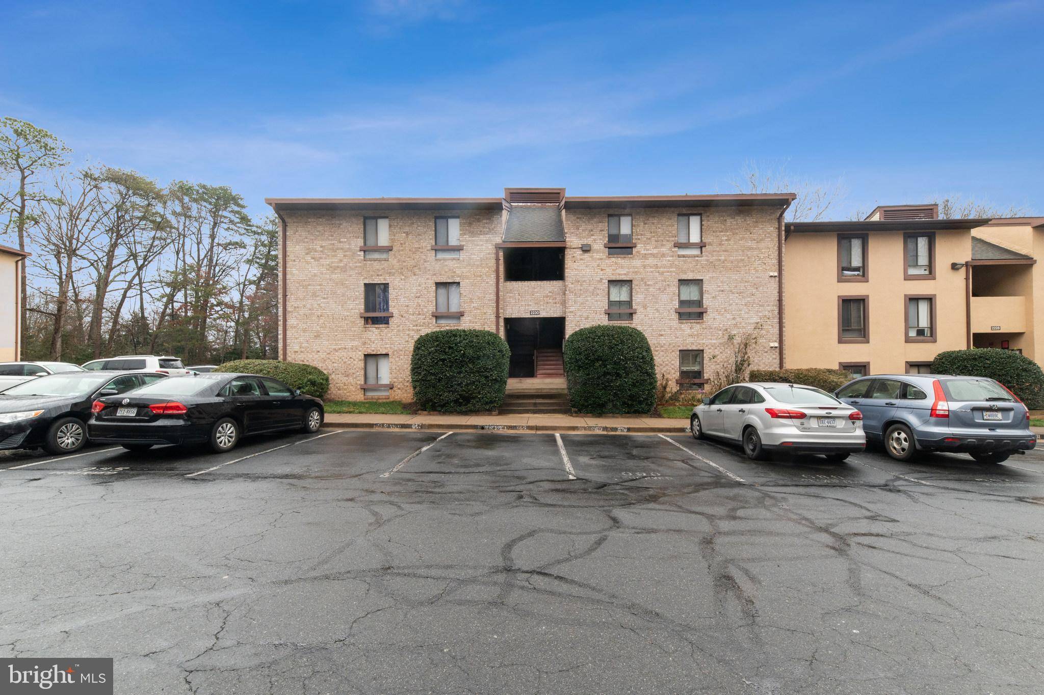 Reston, VA 20191,2230 CASTLE ROCK SQ #1B