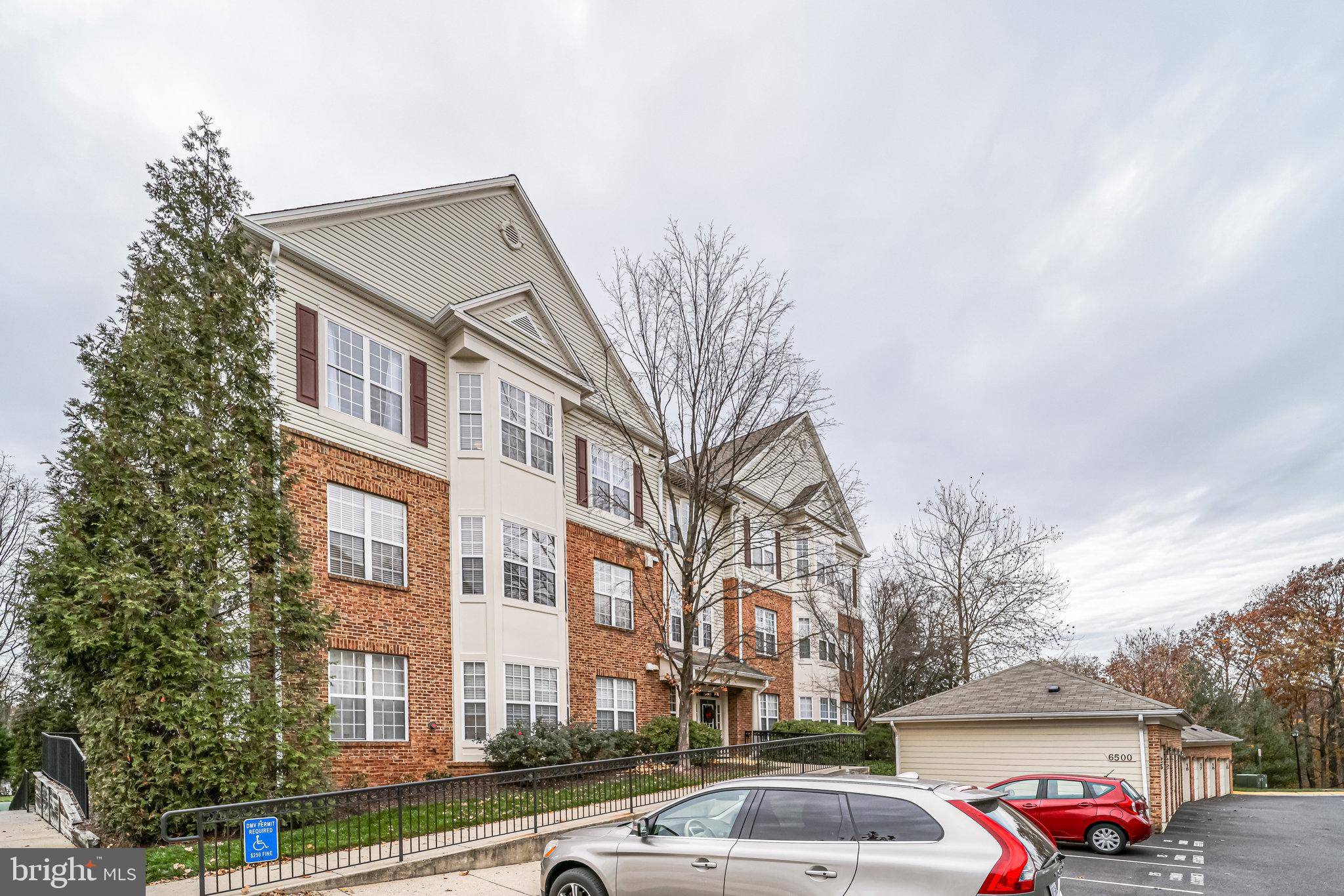 Alexandria, VA 22312,6500 TAYACK PL #301