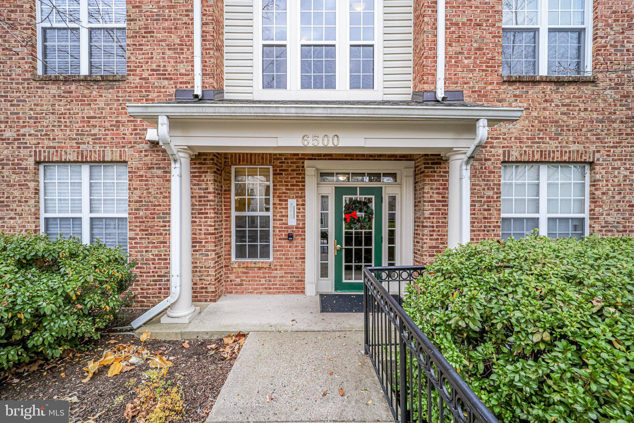 Alexandria, VA 22312,6500 TAYACK PL #301