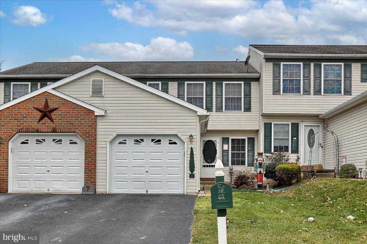 Myerstown, PA 17067,4 GRASSHOPPER CT